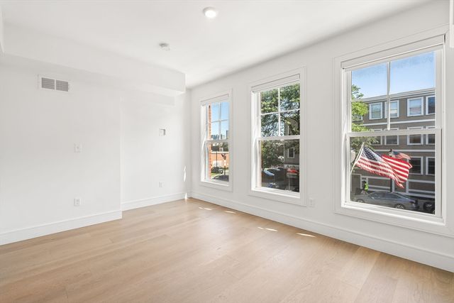 321 W Broadway 1, Boston, MA 02127