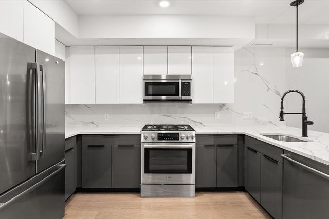 321 W Broadway 1, Boston, MA 02127
