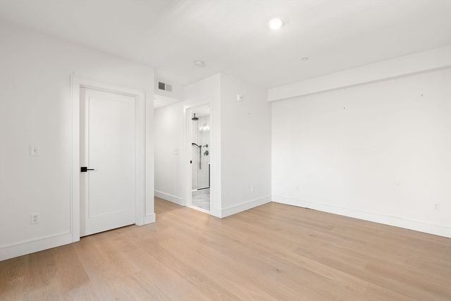 321 W Broadway 1, Boston, MA 02127