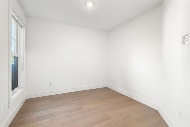 321 W Broadway 1, Boston, MA 02127