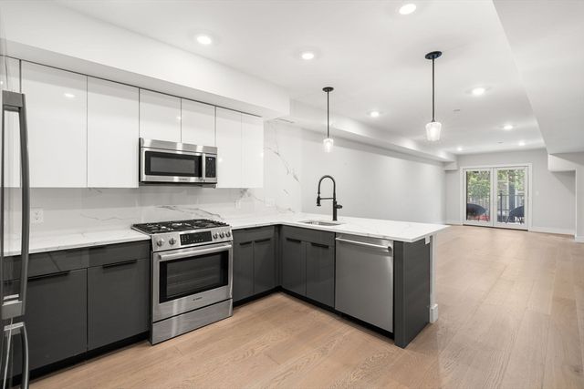 321 W Broadway 1, Boston, MA 02127