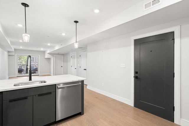 321 W Broadway 1, Boston, MA 02127