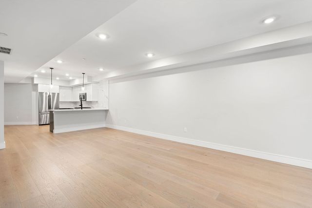 321 W Broadway 1, Boston, MA 02127