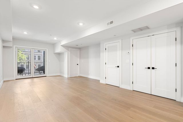 321 W Broadway 1, Boston, MA 02127