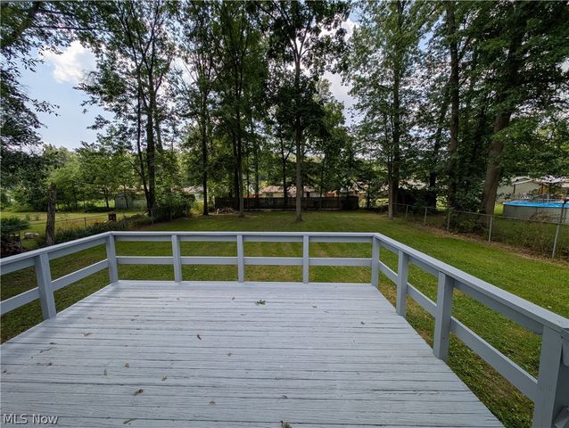 18015 Hillcrest Drive, Lake Milton, OH 44429