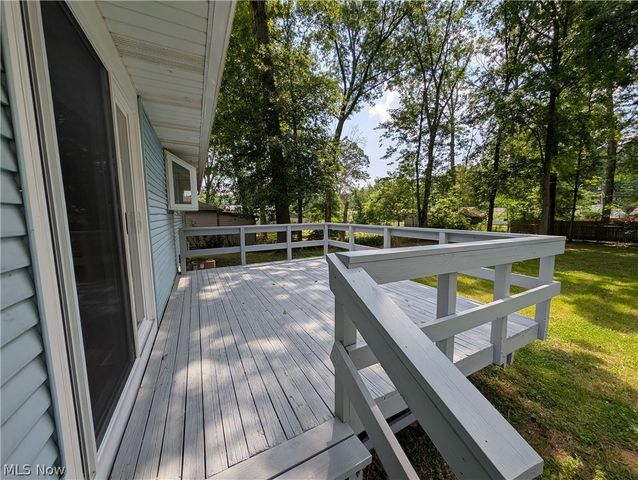 18015 Hillcrest Drive, Lake Milton, OH 44429