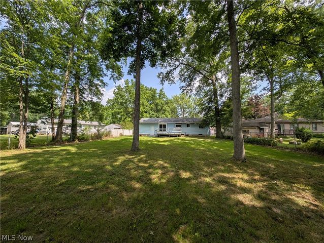 18015 Hillcrest Drive, Lake Milton, OH 44429