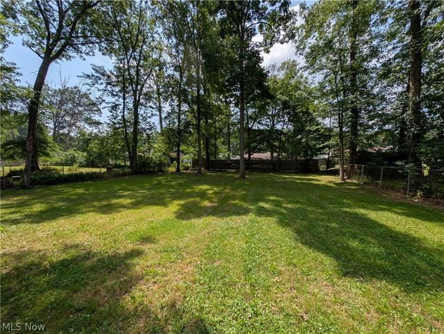 18015 Hillcrest Drive, Lake Milton, OH 44429