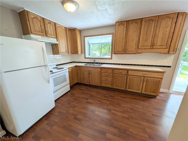 18015 Hillcrest Drive, Lake Milton, OH 44429