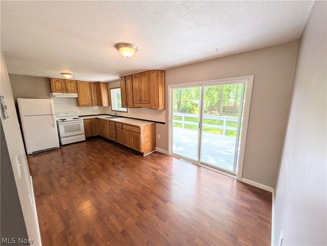 18015 Hillcrest Drive, Lake Milton, OH 44429