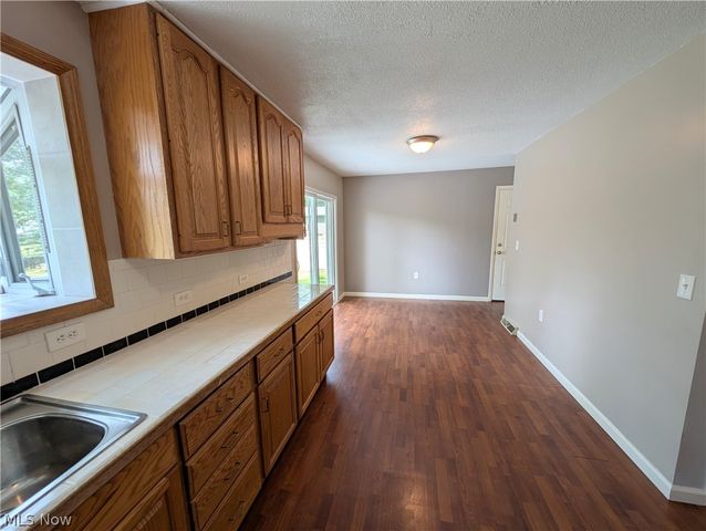 18015 Hillcrest Drive, Lake Milton, OH 44429
