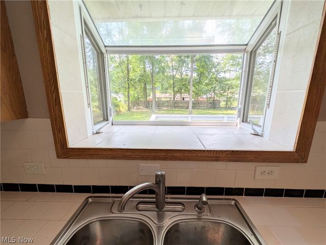 18015 Hillcrest Drive, Lake Milton, OH 44429