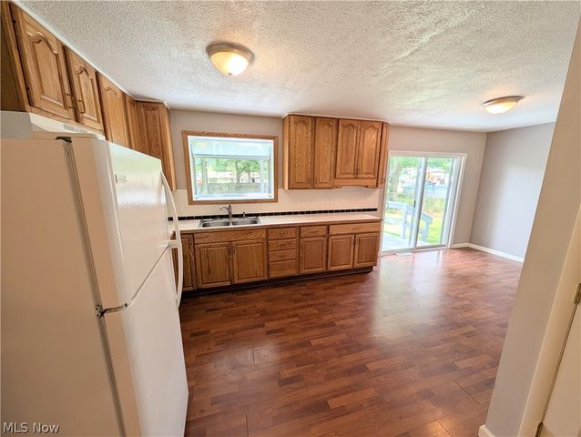 18015 Hillcrest Drive, Lake Milton, OH 44429
