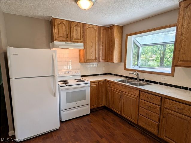 18015 Hillcrest Drive, Lake Milton, OH 44429