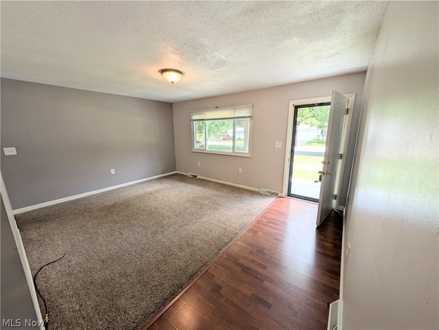 18015 Hillcrest Drive, Lake Milton, OH 44429