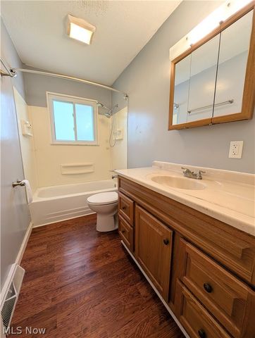 18015 Hillcrest Drive, Lake Milton, OH 44429