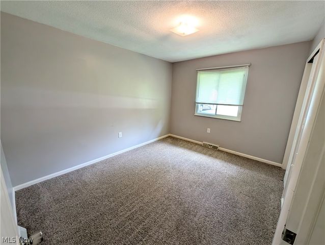 18015 Hillcrest Drive, Lake Milton, OH 44429