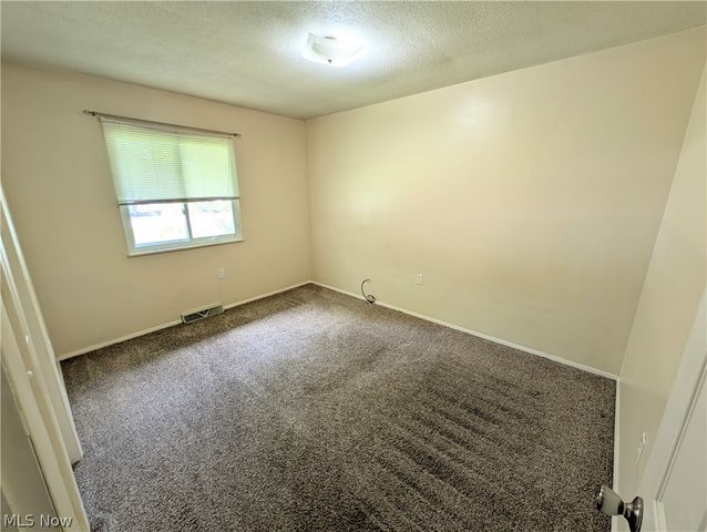 18015 Hillcrest Drive, Lake Milton, OH 44429
