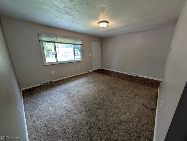 18015 Hillcrest Drive, Lake Milton, OH 44429