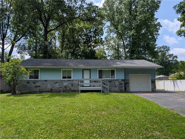 18015 Hillcrest Drive, Lake Milton, OH 44429