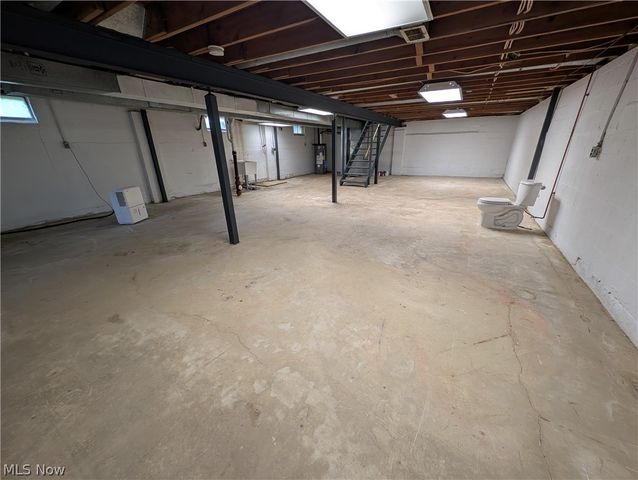 18015 Hillcrest Drive, Lake Milton, OH 44429