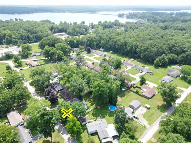 18015 Hillcrest Drive, Lake Milton, OH 44429