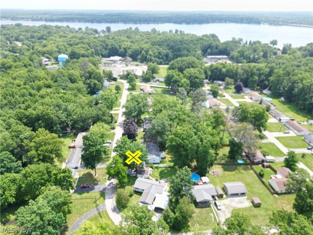 18015 Hillcrest Drive, Lake Milton, OH 44429