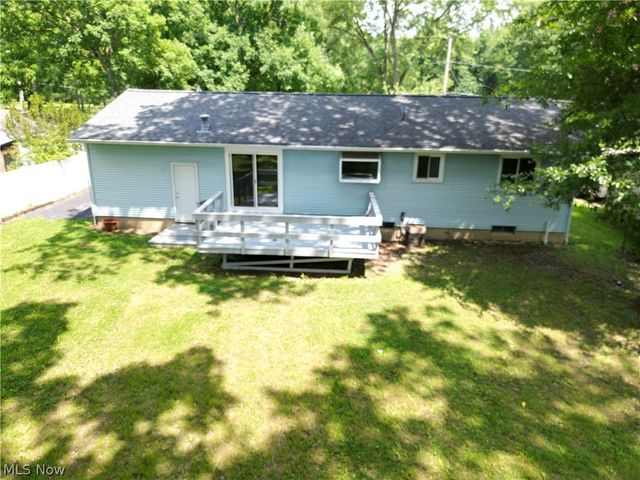 18015 Hillcrest Drive, Lake Milton, OH 44429