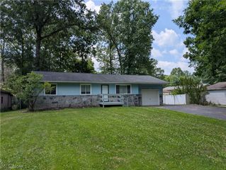 18015 Hillcrest Drive, Lake Milton, OH 44429