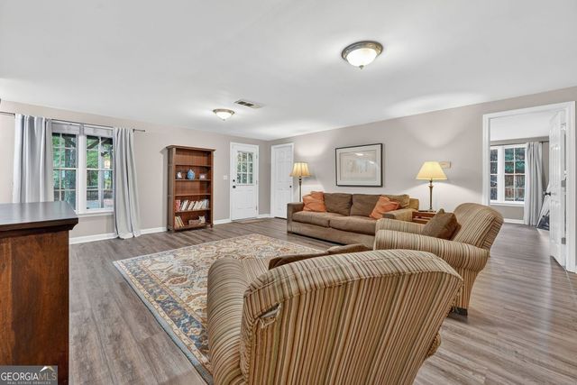 1363 Downington Circle NW, Acworth, GA 30101