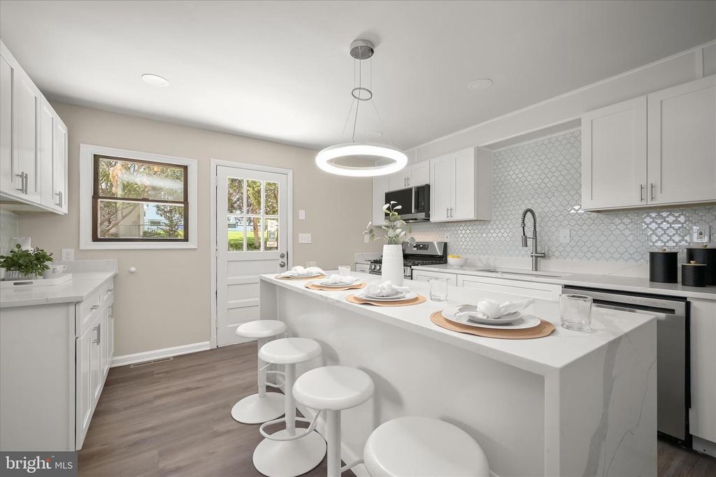 Image 14 of property listing at 10128 HEREFORD PL, Silver Spring, MD 20901