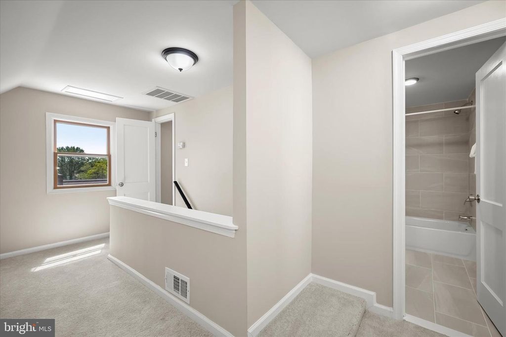 Image 31 of property listing at 10128 HEREFORD PL, Silver Spring, MD 20901