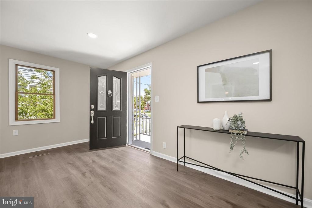 Image 7 of property listing at 10128 HEREFORD PL, Silver Spring, MD 20901