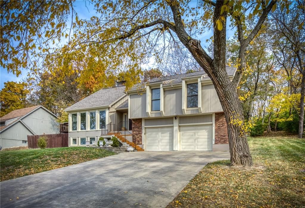 16025 Meadow Lane, Stilwell, KS 66085