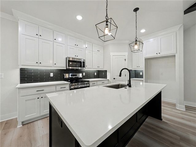 18 Hillswick Drive, Bella Vista, AR 72715