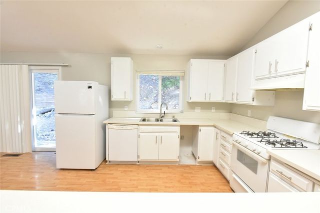177 Dart Canyon Road, Crestline, CA 92325