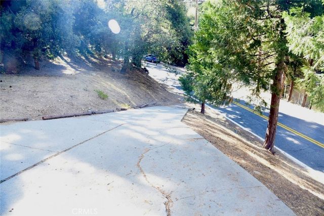 177 Dart Canyon Road, Crestline, CA 92325