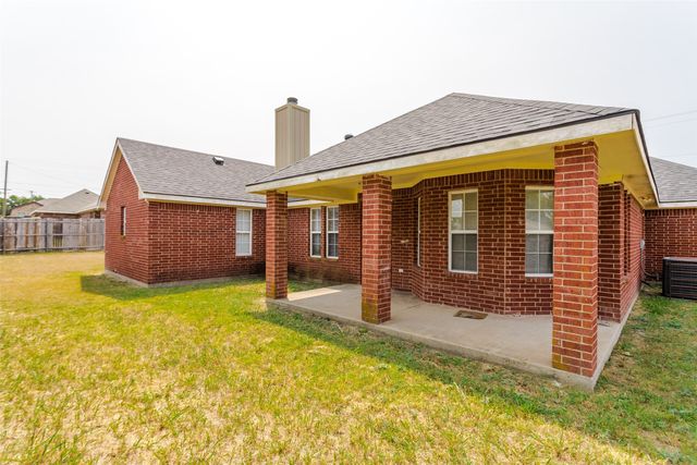 1015 Balkan Drive, Lancaster, TX 75134