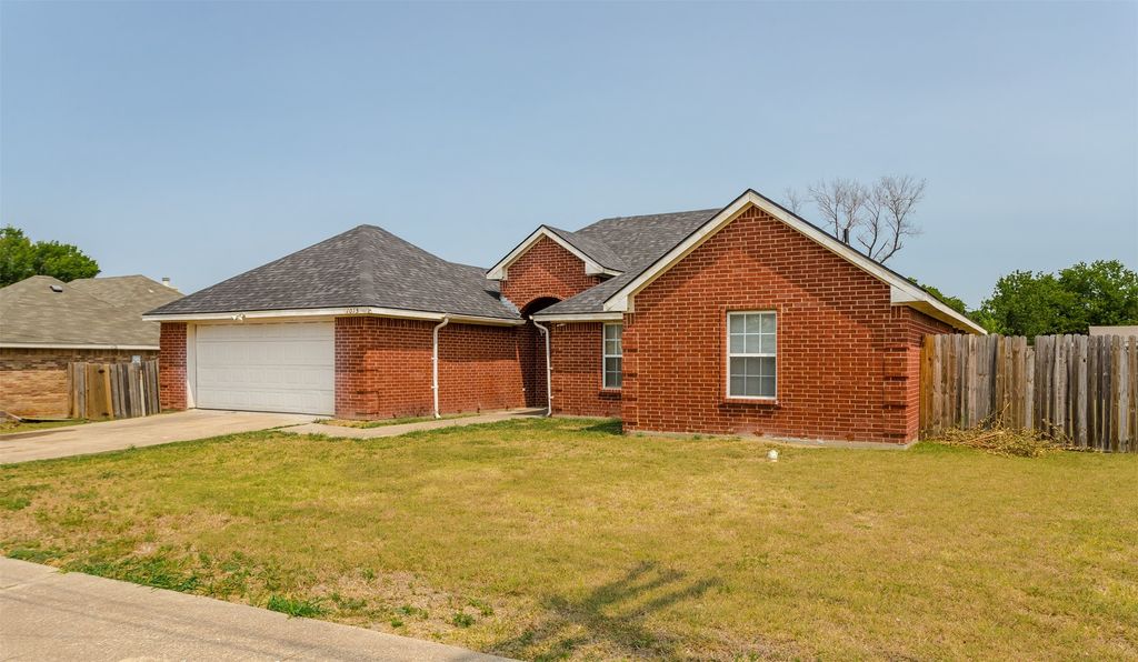 1015 Balkan Drive, Lancaster, TX 75134
