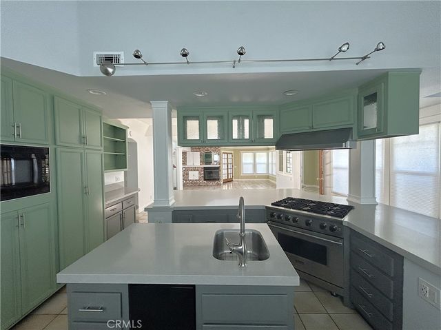 1938 Westminster, Costa Mesa, CA 92627