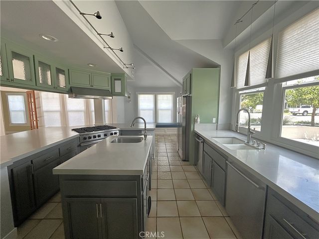 1938 Westminster, Costa Mesa, CA 92627