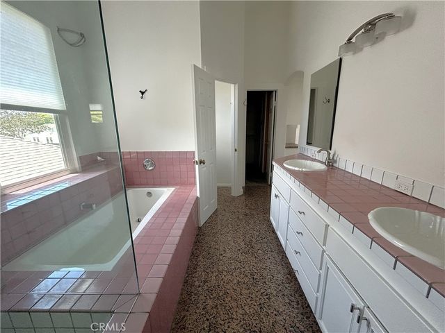 1938 Westminster, Costa Mesa, CA 92627