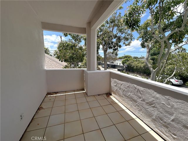 1938 Westminster, Costa Mesa, CA 92627