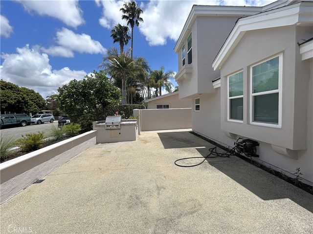 1938 Westminster, Costa Mesa, CA 92627