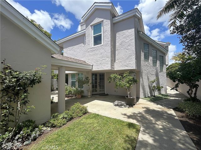 1938 Westminster, Costa Mesa, CA 92627