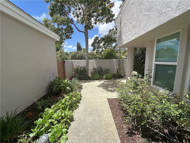1938 Westminster, Costa Mesa, CA 92627