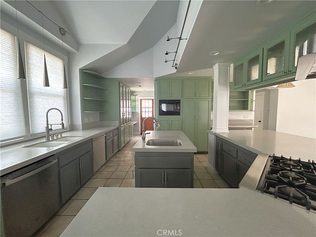 1938 Westminster, Costa Mesa, CA 92627