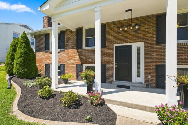 6314 Saint Henry Dr, Nashville, TN 37205