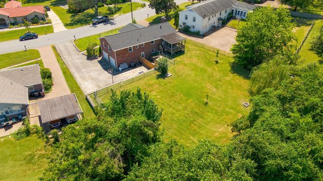 6314 Saint Henry Dr, Nashville, TN 37205