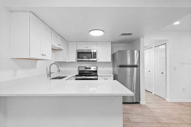 555 62ND STREET S 103, St Petersburg, FL 33707